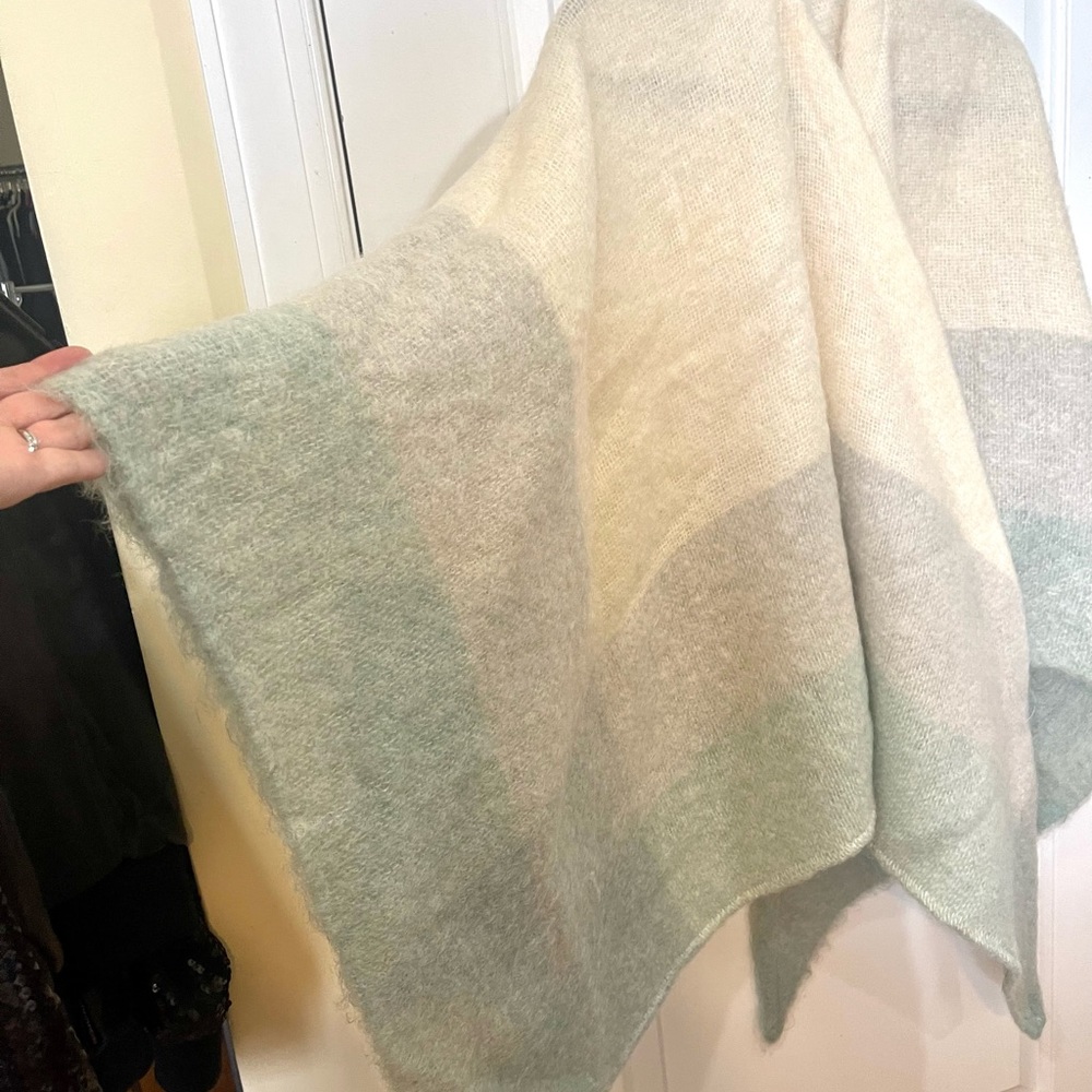 ๐ DONEGAL DESIGN IRELAND MOHAIR WOOL BLANKET CAPE - Picture 5 of 12